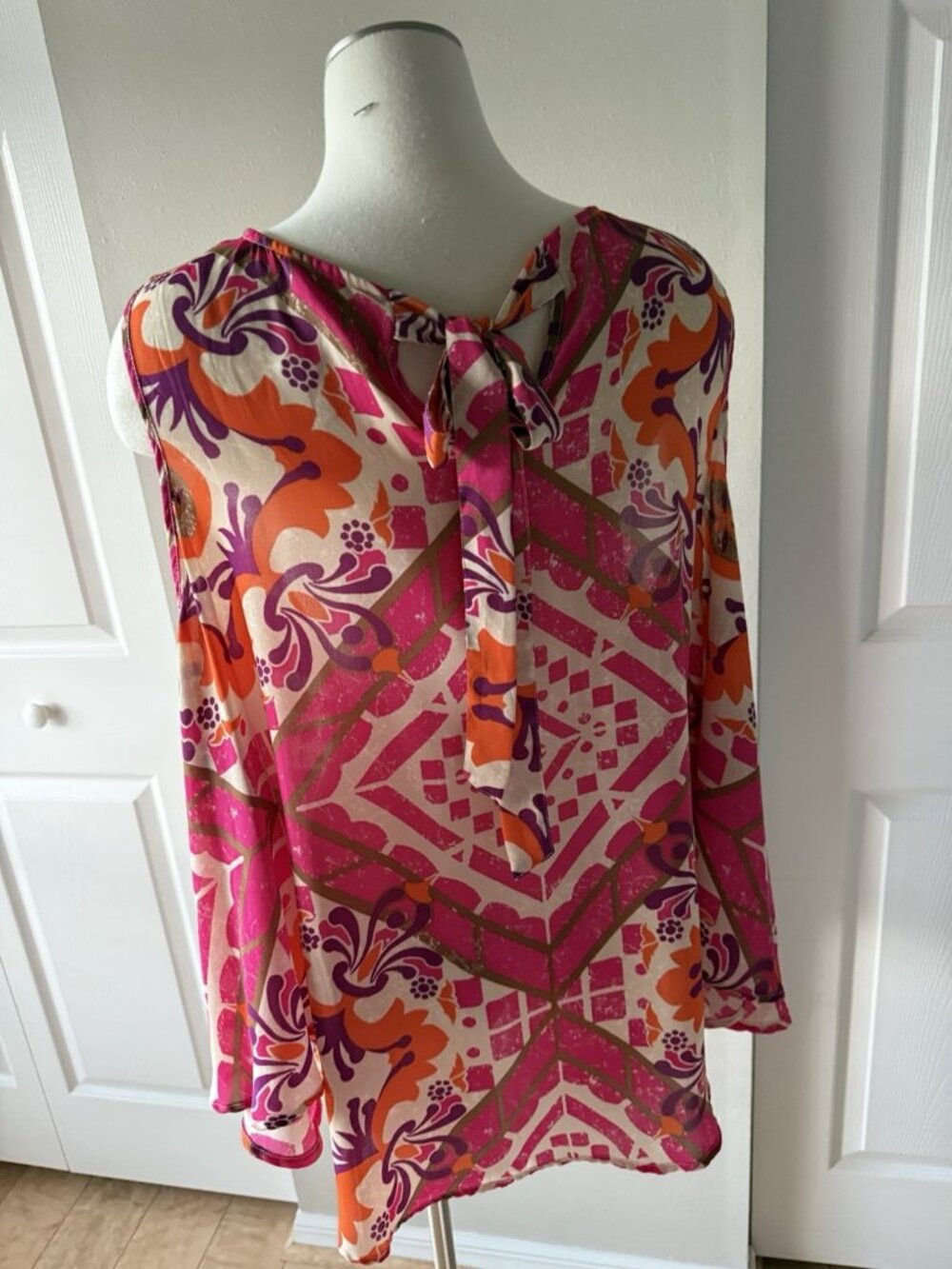 Chico's Women's 16 Pink Orange Purple White Geo Round Neck Tie Woven Blouse - Picture 2 of 7
